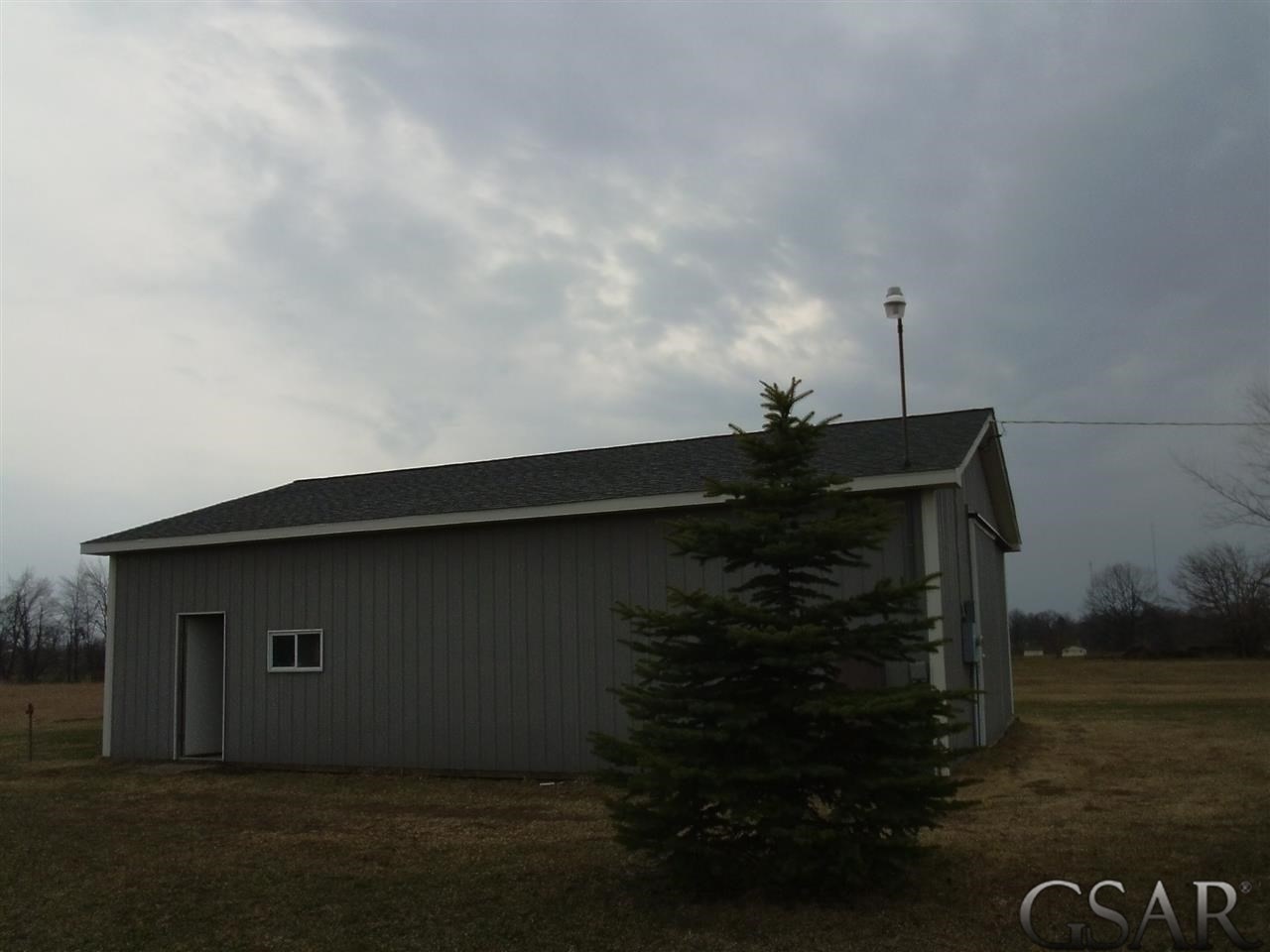325 West Grand River Road Owosso, MI 48867 - Photo 17 of 24 31188252-16.JPG