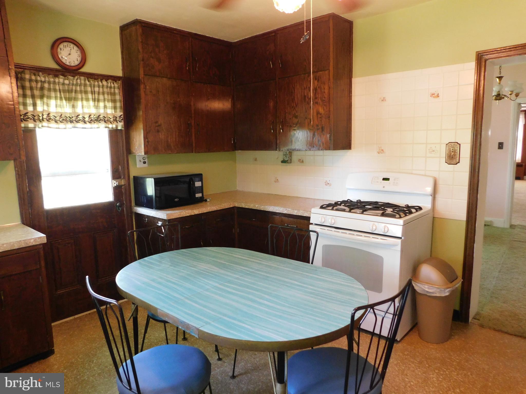 233 Chestnut Street Spring City, PA 19475 - Photo 4 of 23