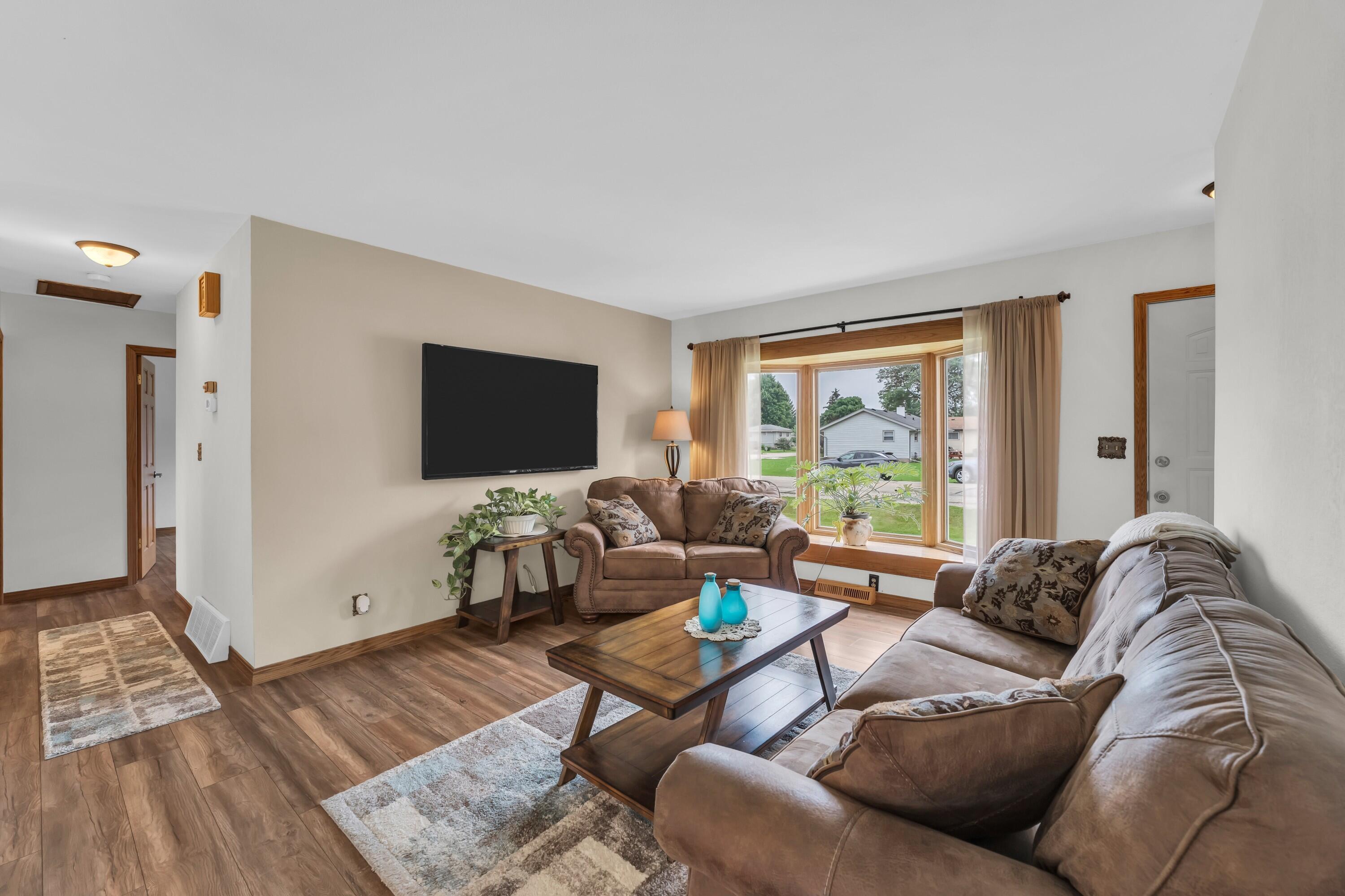 2710 6 Mile Road Caledonia, WI 53402 - Photo 5 of 56 Photo (5)