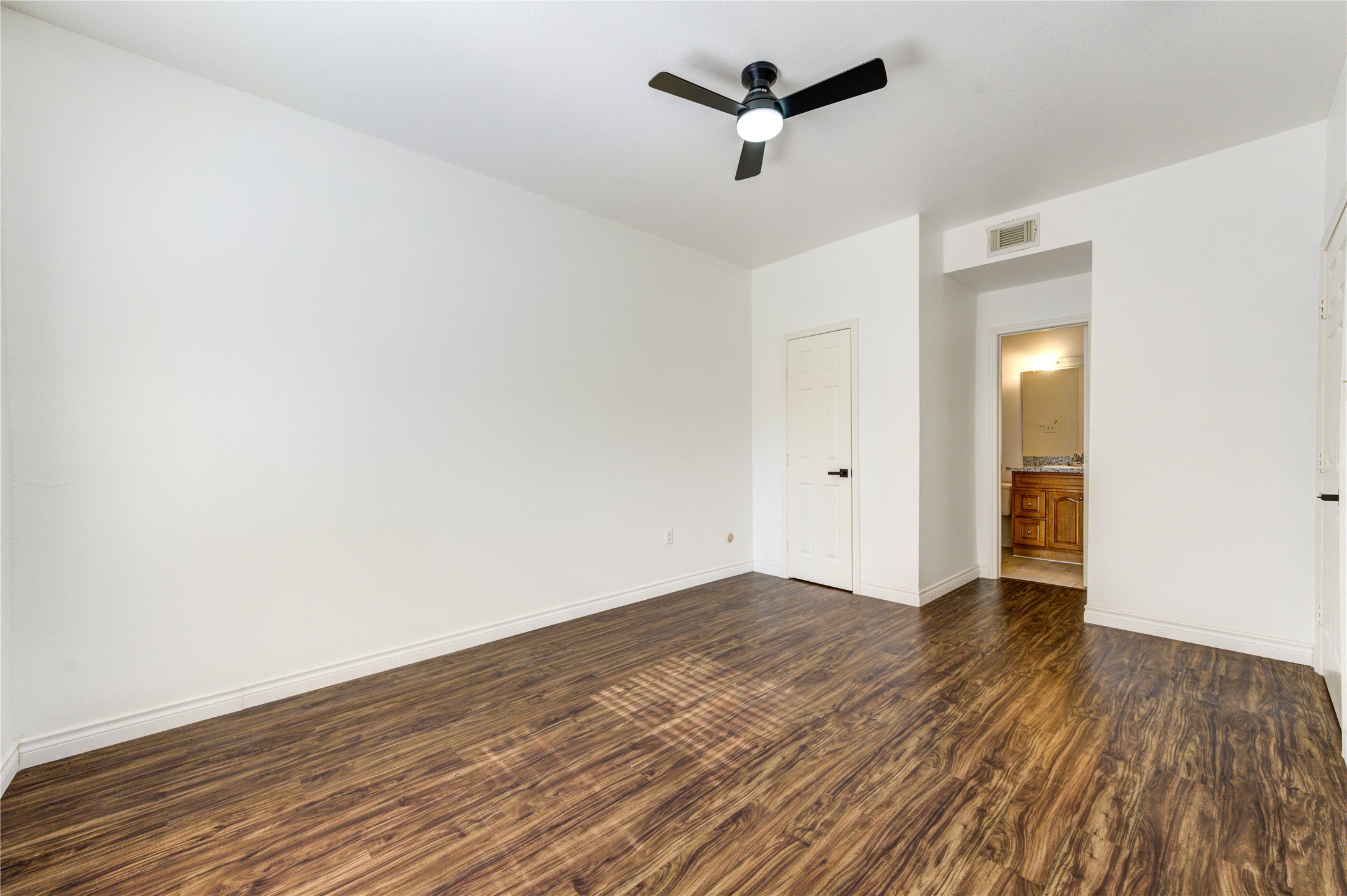 830 Threadneedle Street, Unit 224 Houston, TX 77079 - Photo 35 of 42 Gallery Image 35