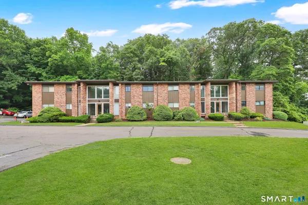$2,500 | 3 Murphys Lane, Unit 14, Shelton, CT 06484