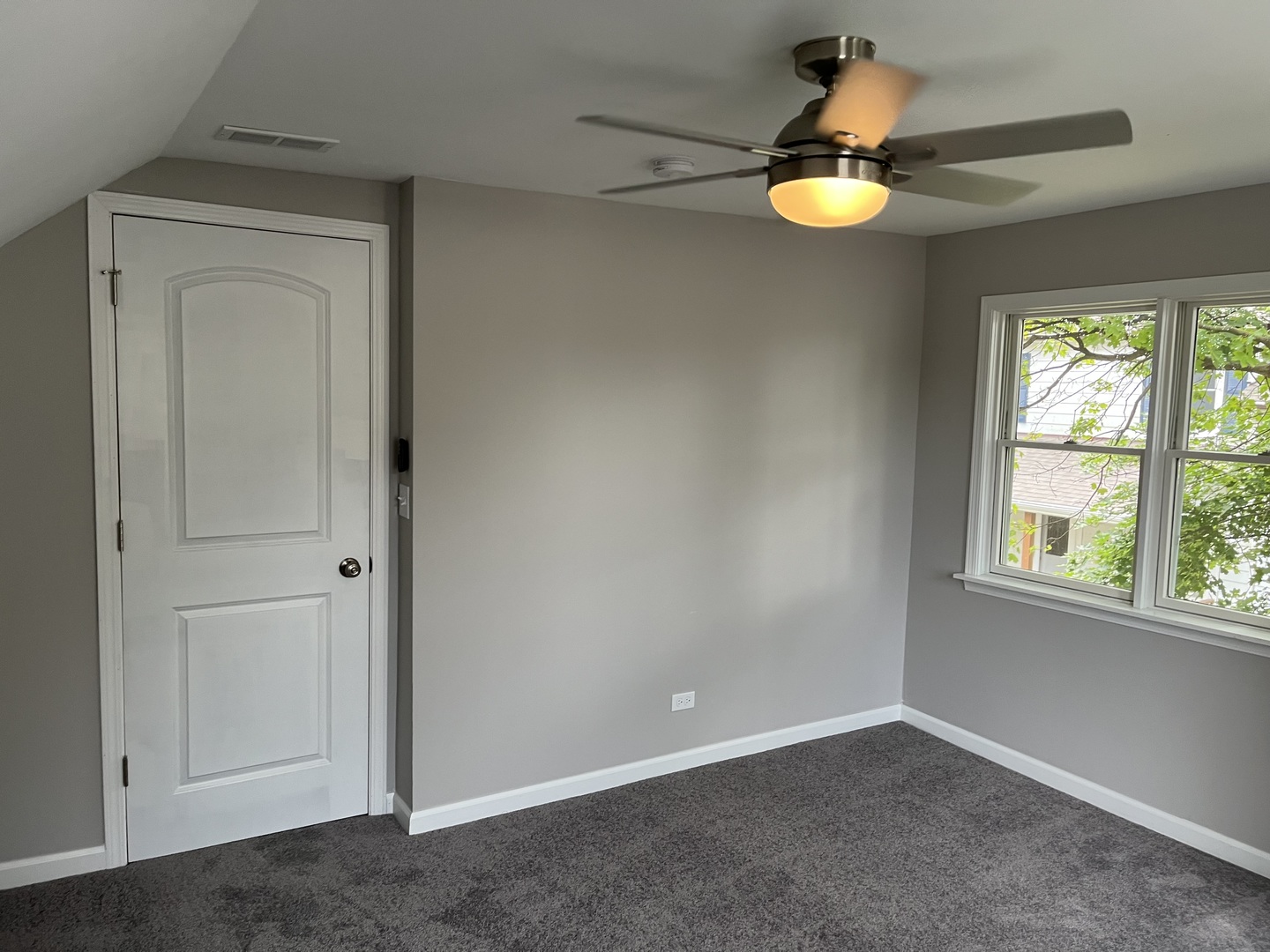 293 Scott Street Lake Forest, IL 60045 - Photo 12 of 30 an empty room that has a window