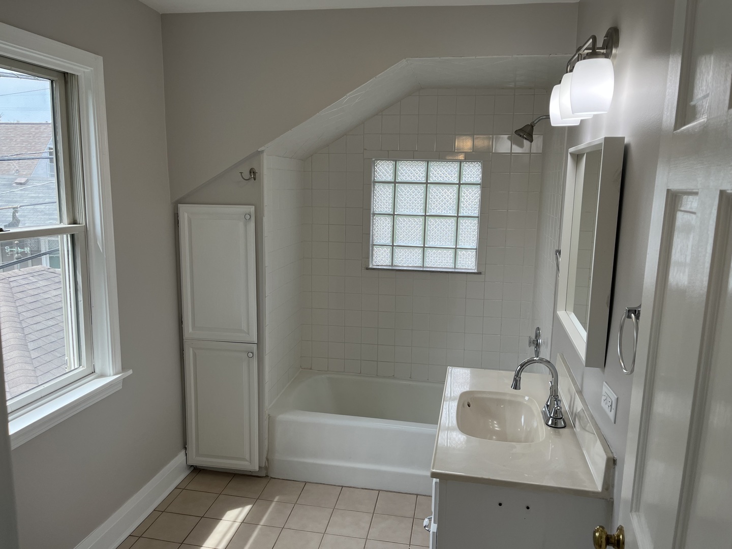 293 Scott Street Lake Forest, IL 60045 - Photo 29 of 30 a bathroom with a sink a mirror and a bathtub