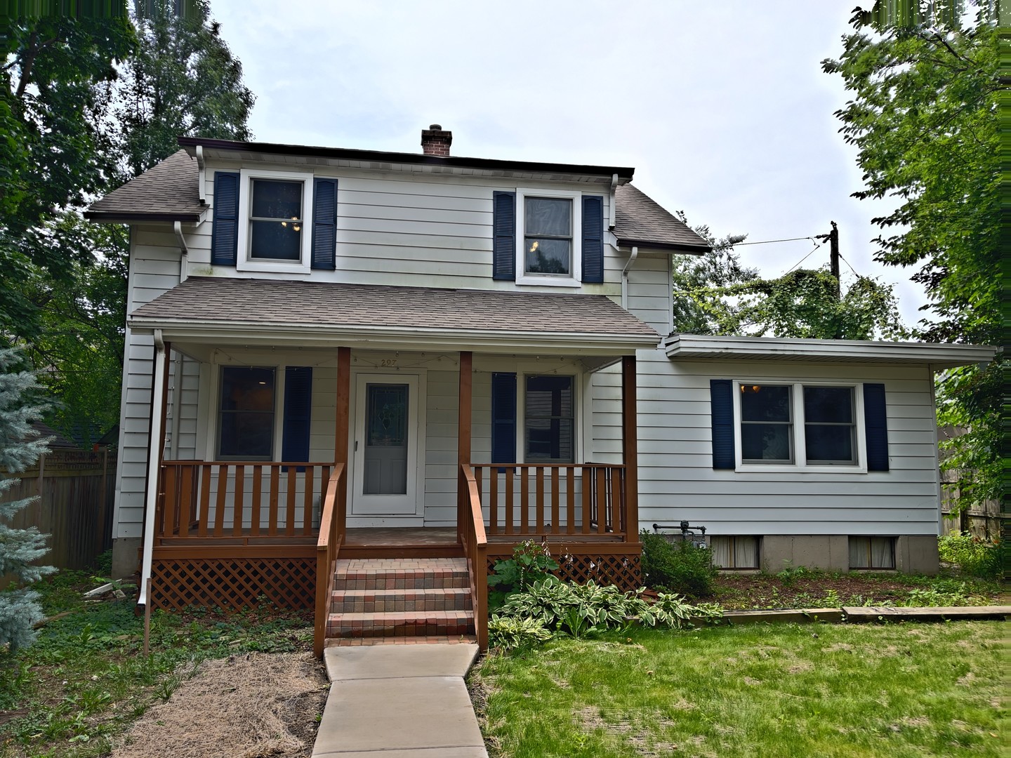 293 Scott Street Lake Forest, IL 60045 - Photo 3 of 30 a front view of a house with a yard