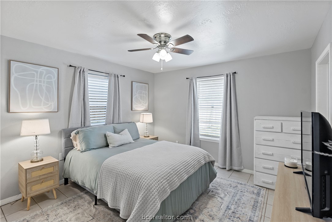 804 East 32nd Street Bryan, TX 77803 - Photo 18 of 22 a bedroom with a bed and a cabinets