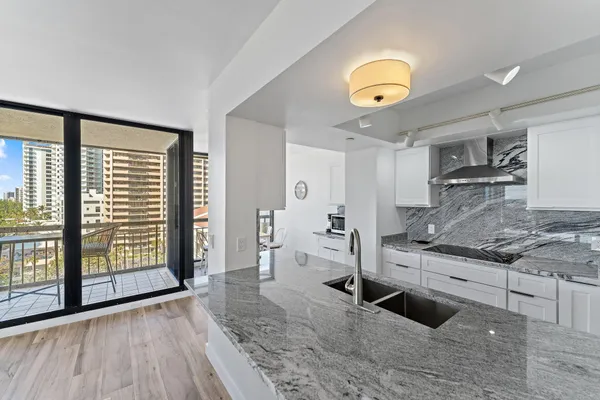 $5,000 | 4000 North Ocean Drive, Unit 703, Singer Island, FL 33404