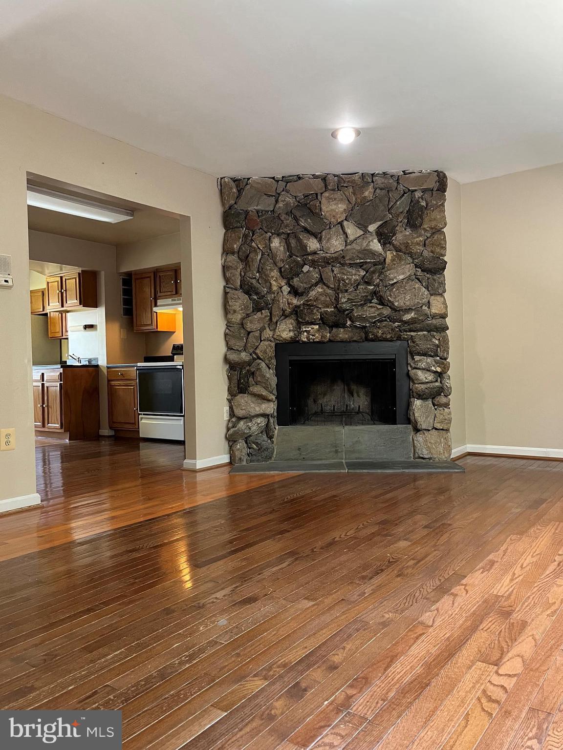 3723 Tavern Way Triangle, VA 22172 - Photo 16 of 42 Living room