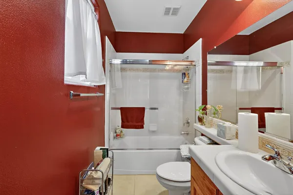 $629,000 | 8815 Laguna Drive, Chowchilla, CA 93610