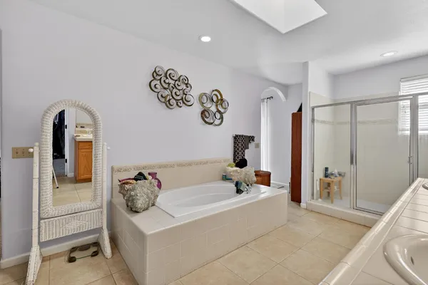$629,000 | 8815 Laguna Drive, Chowchilla, CA 93610