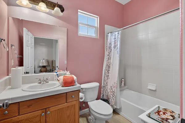 $629,000 | 8815 Laguna Drive, Chowchilla, CA 93610
