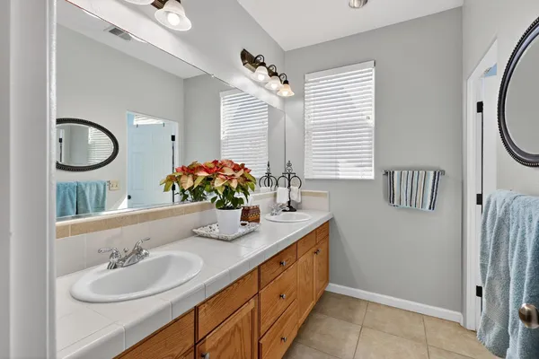 $629,000 | 8815 Laguna Drive, Chowchilla, CA 93610