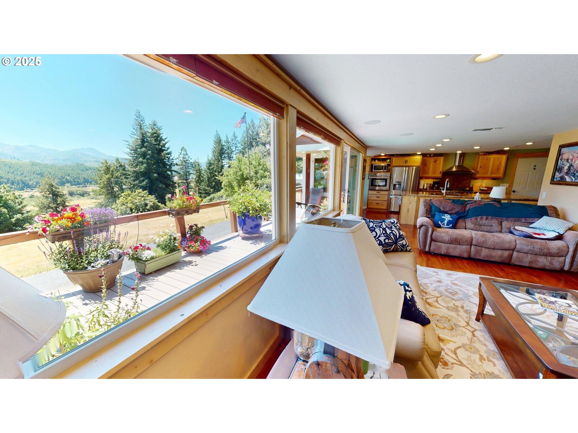 95800 Timber Hill Road Gold Beach, OR 97444 - Photo 24 of 47 Living Room
