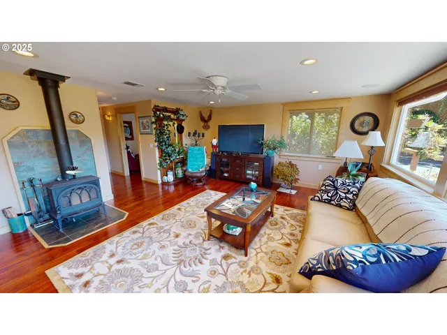 $625,000 | 95800 Timber Hill Road, Gold Beach, OR 97444