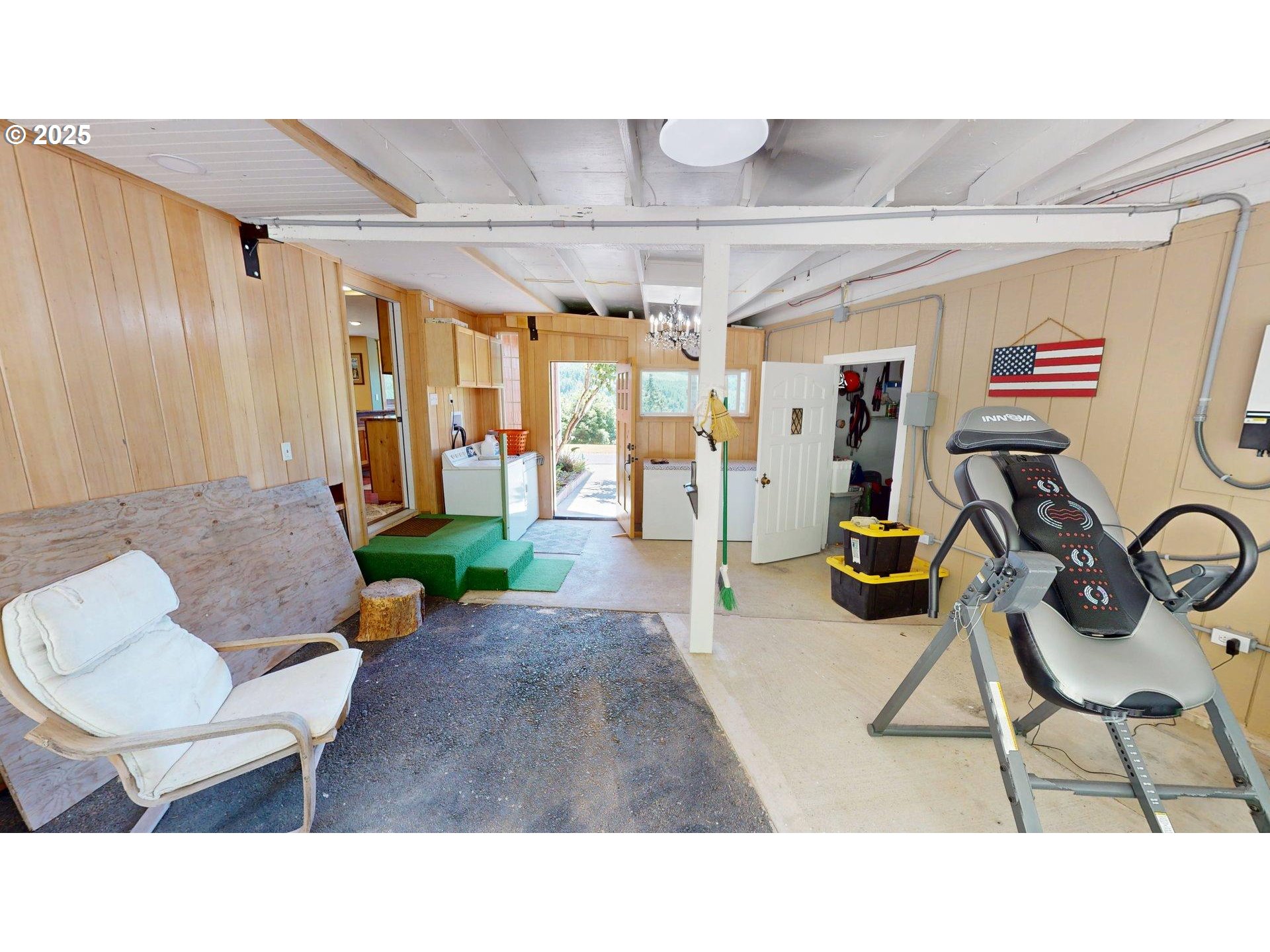 95800 Timber Hill Road Gold Beach, OR 97444 - Photo 32 of 47 Garage