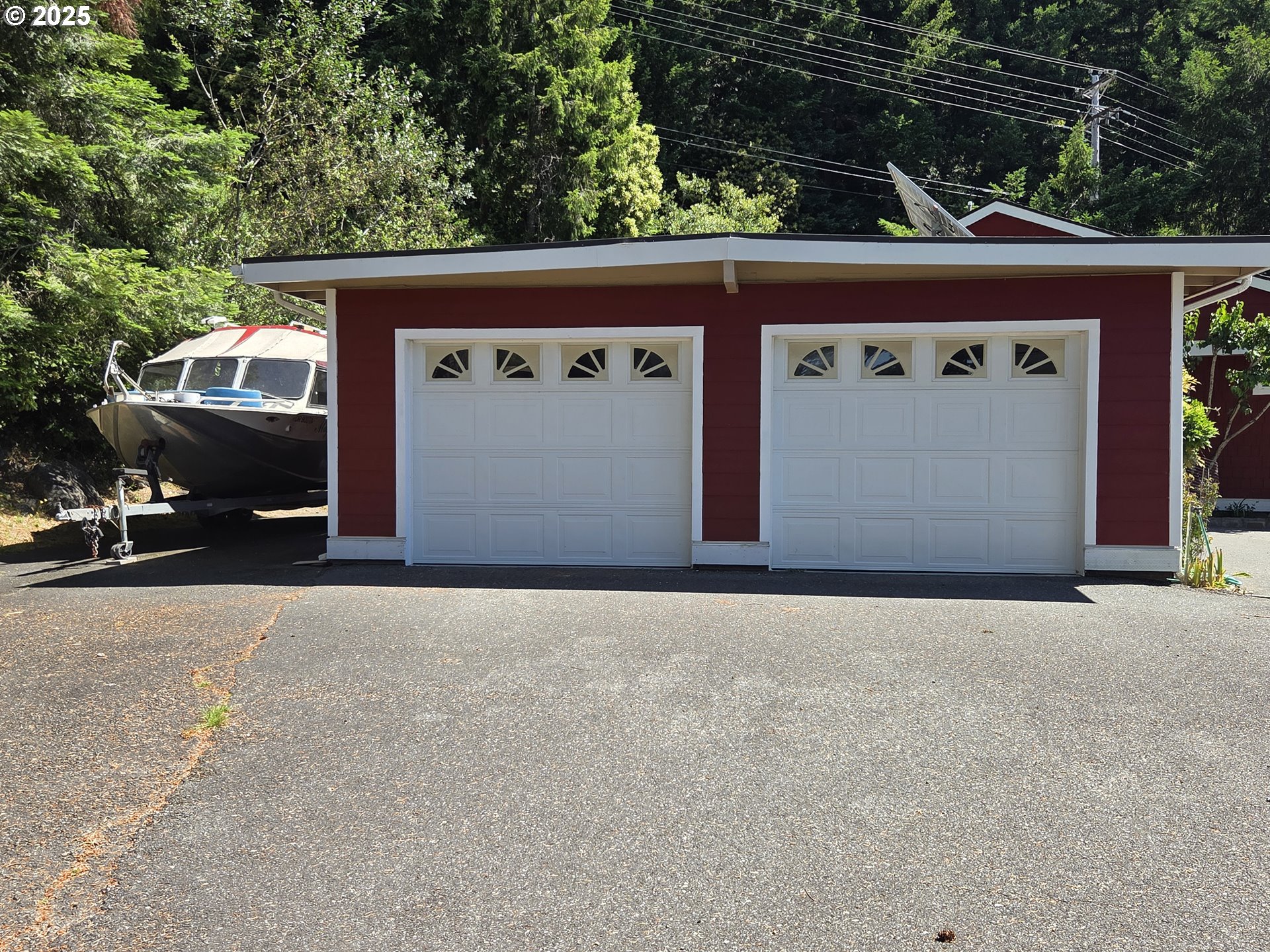 95800 Timber Hill Road Gold Beach, OR 97444 - Photo 33 of 47 Garage