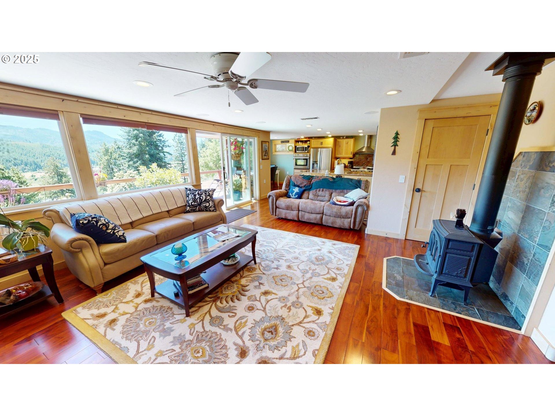 95800 Timber Hill Road Gold Beach, OR 97444 - Photo 4 of 47 Living Room