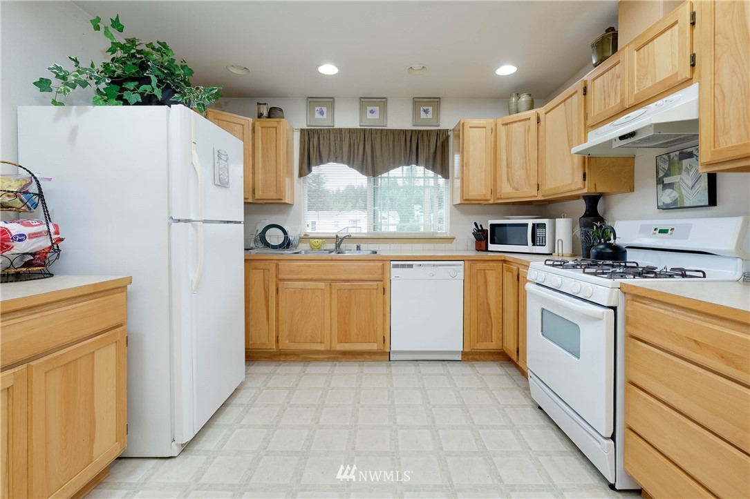 509 Northeast Riddell Road Bremerton, WA 98310 - Photo 12 of 34 Gallery Image 12