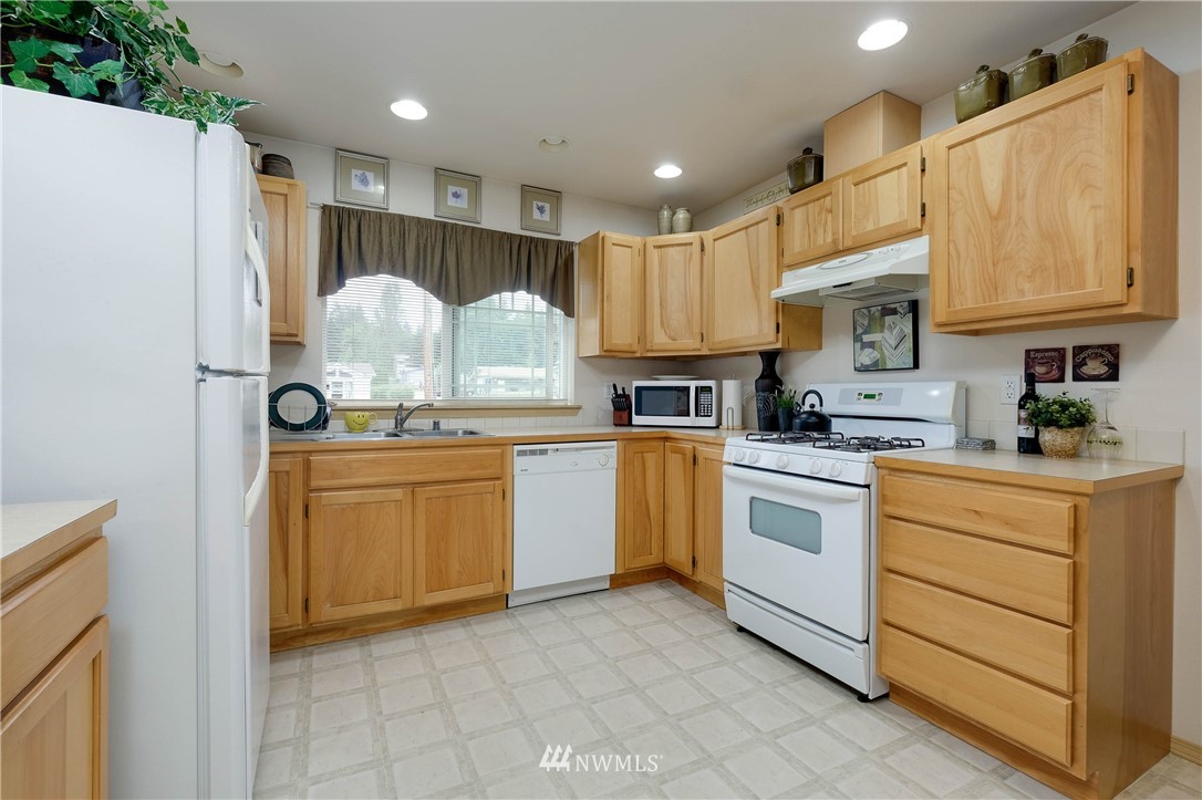 509 Northeast Riddell Road Bremerton, WA 98310 - Photo 13 of 34 Gallery Image 13