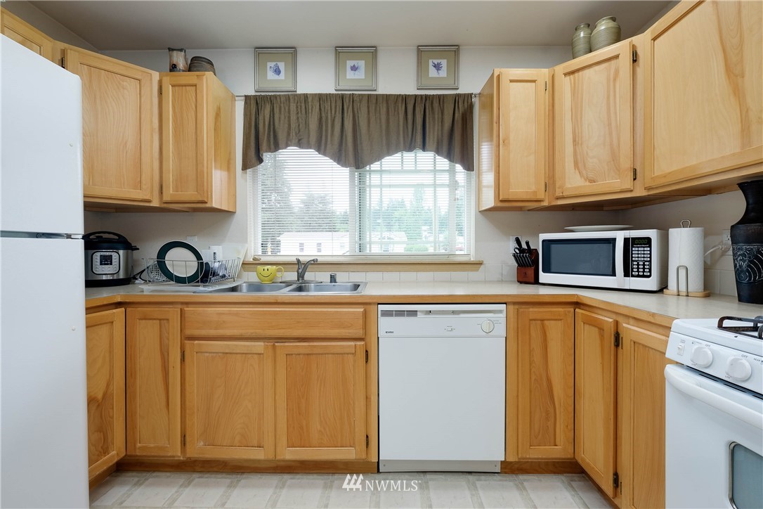 509 Northeast Riddell Road Bremerton, WA 98310 - Photo 14 of 34 Gallery Image 14