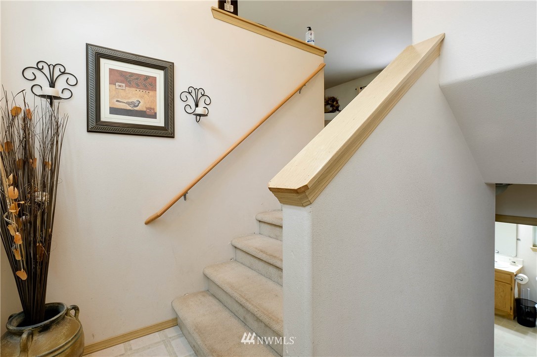 509 Northeast Riddell Road Bremerton, WA 98310 - Photo 3 of 34 Gallery Image 3