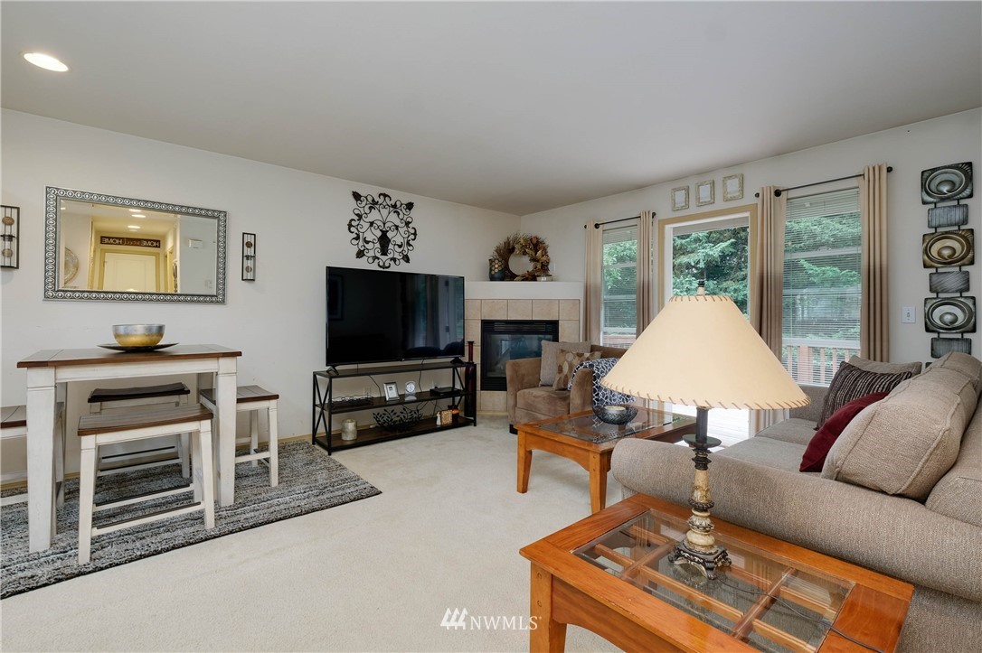 509 Northeast Riddell Road Bremerton, WA 98310 - Photo 4 of 34 Gallery Image 4