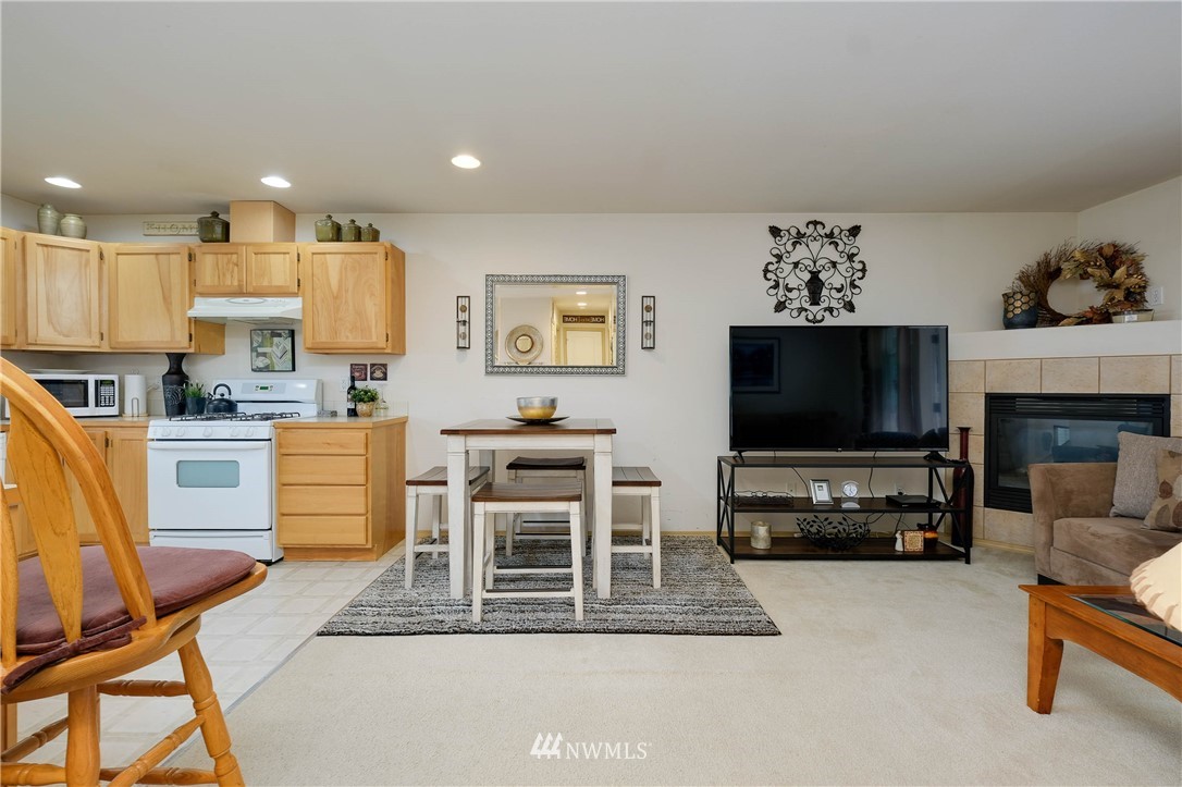 509 Northeast Riddell Road Bremerton, WA 98310 - Photo 5 of 34 Gallery Image 5