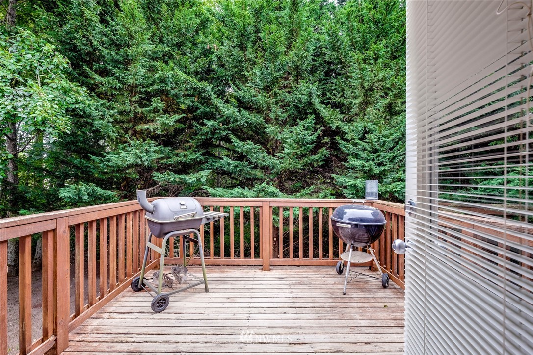 509 Northeast Riddell Road Bremerton, WA 98310 - Photo 8 of 34 Gallery Image 8