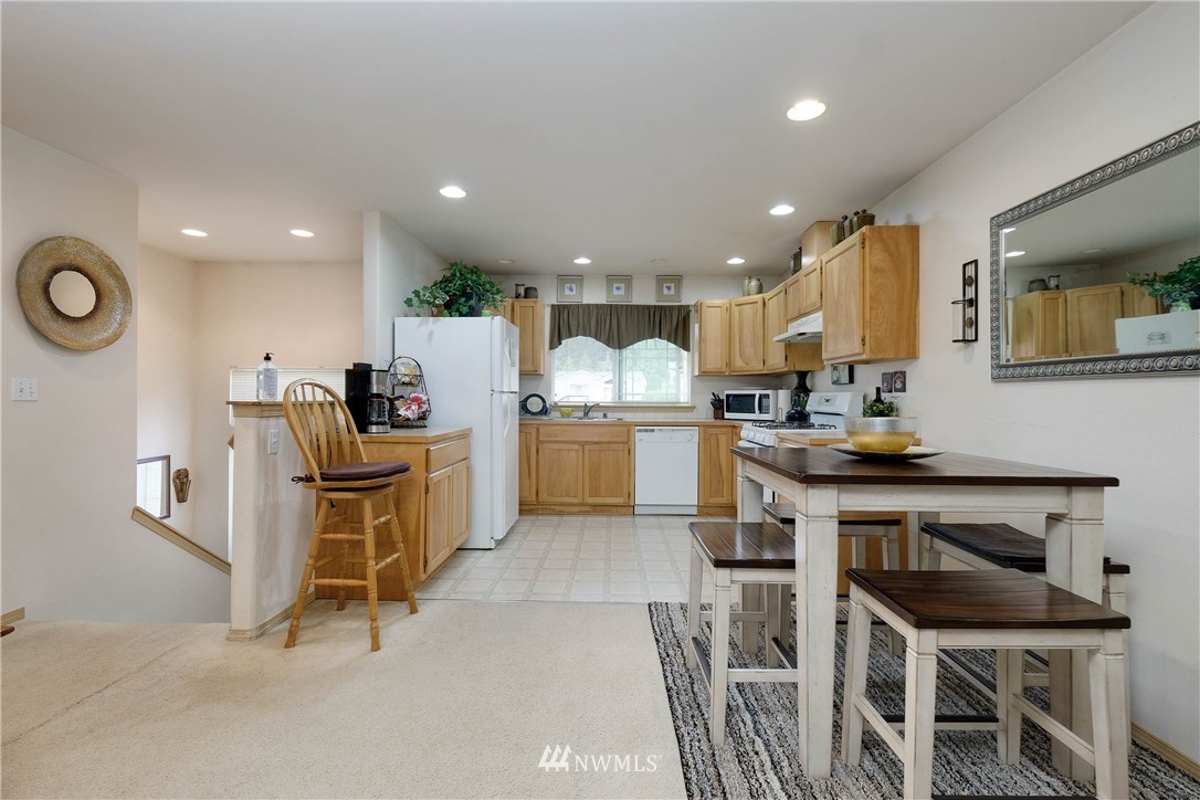509 Northeast Riddell Road Bremerton, WA 98310 - Photo 10 of 34 Gallery Image 10