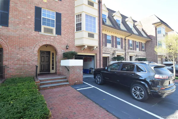 $2,700 | 206-14 Emily Road, Unit 42L | Bay Terrace