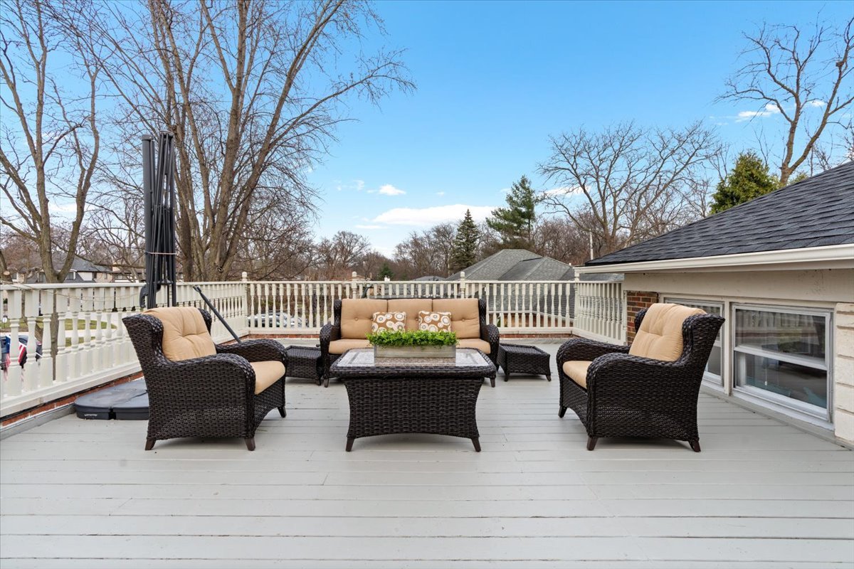 320 Beverly Drive Wilmette, IL 60091 - Photo 16 of 38 a view of outdoor space with seating