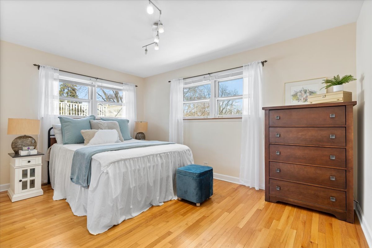 320 Beverly Drive Wilmette, IL 60091 - Photo 24 of 38 a bedroom with a bed and a window