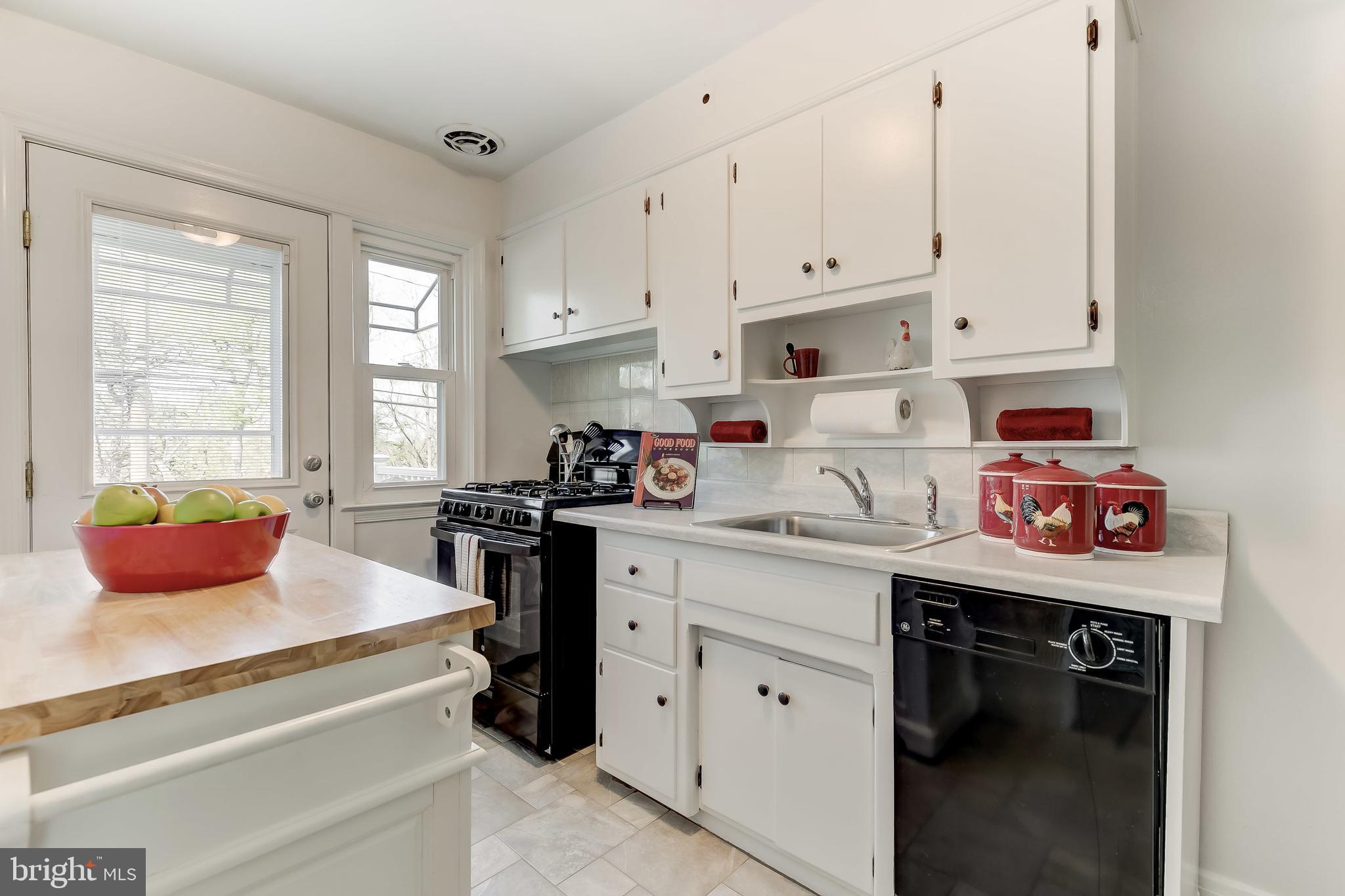1084 Elm Road Baltimore, MD 21227 - Photo 14 of 38
