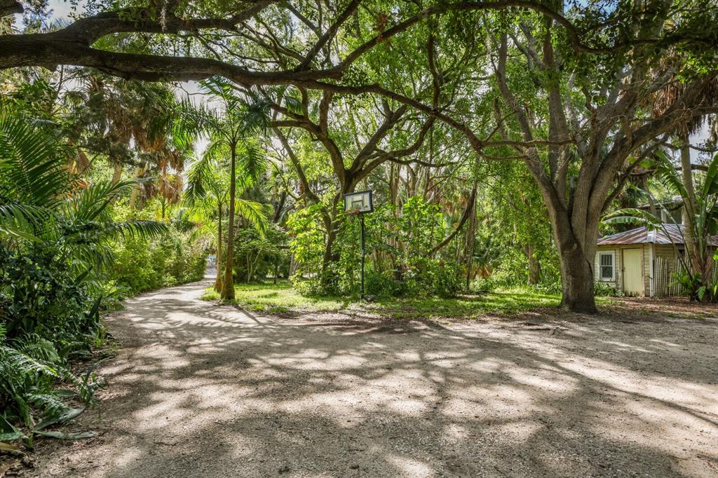 3301 Bay Shore Road Sarasota, FL 34234 - Photo 17 of 55