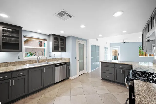 $875,000 | 45496 Garden Square, Palm Desert, CA 92260