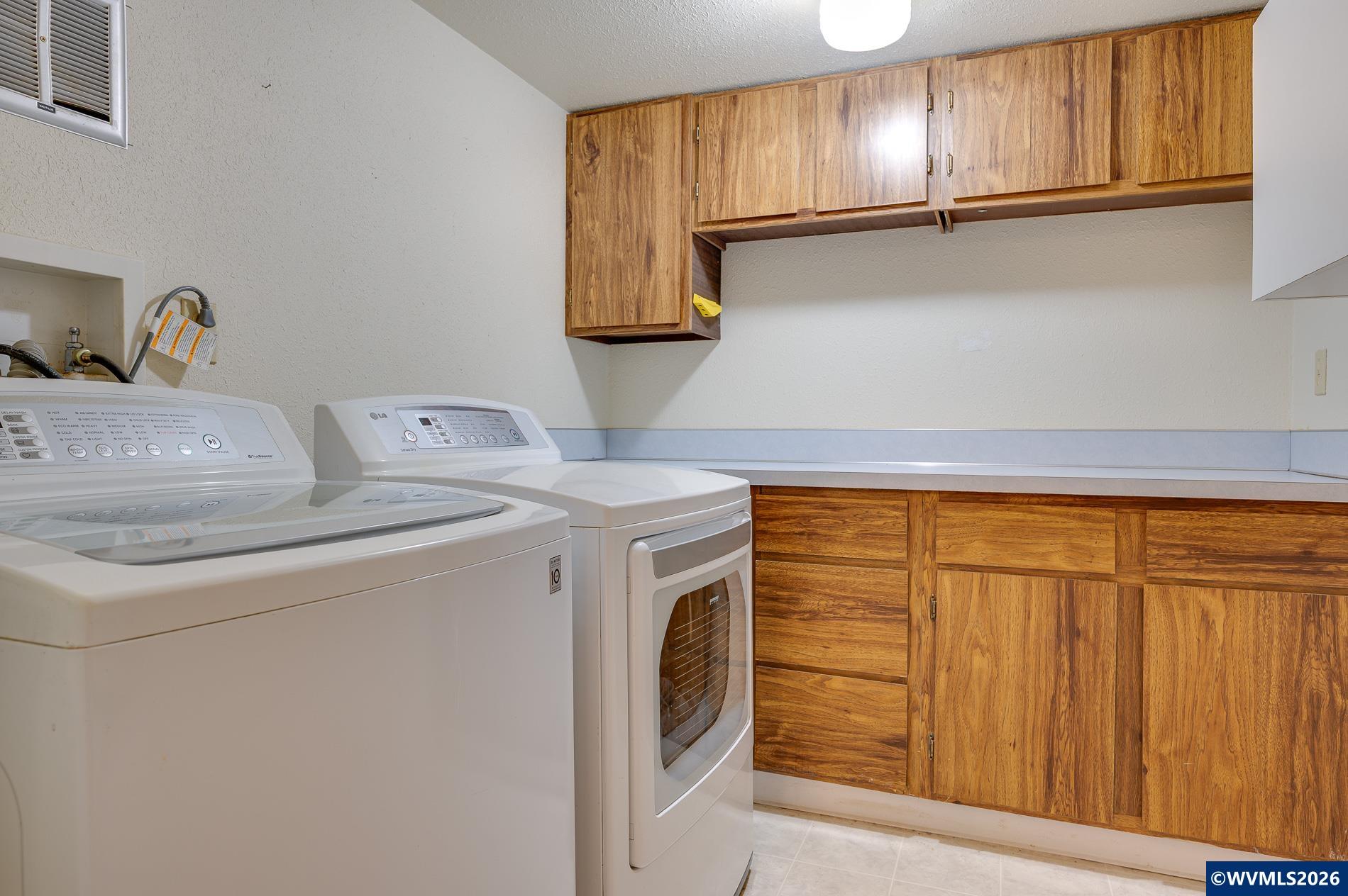 27572 South Kinzy Road Estacada, OR 97023 - Photo 38 of 50 a utility room with dryer and washer