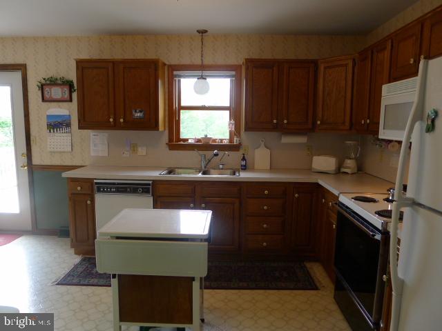 2004 Pennwick Road Lancaster, PA 17601 - Photo 7 of 35