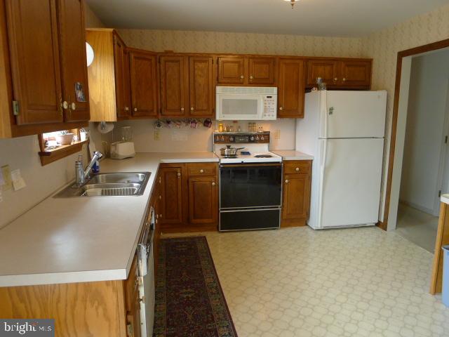 2004 Pennwick Road Lancaster, PA 17601 - Photo 8 of 35