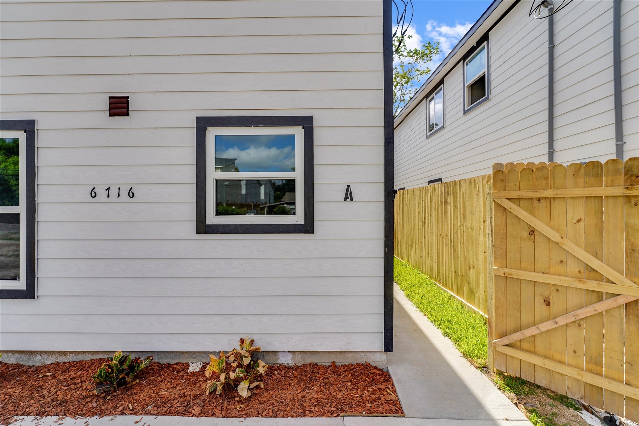 6716 Haight Street, Unit A Houston, TX 77028 - Photo 13 of 14 a view of front door