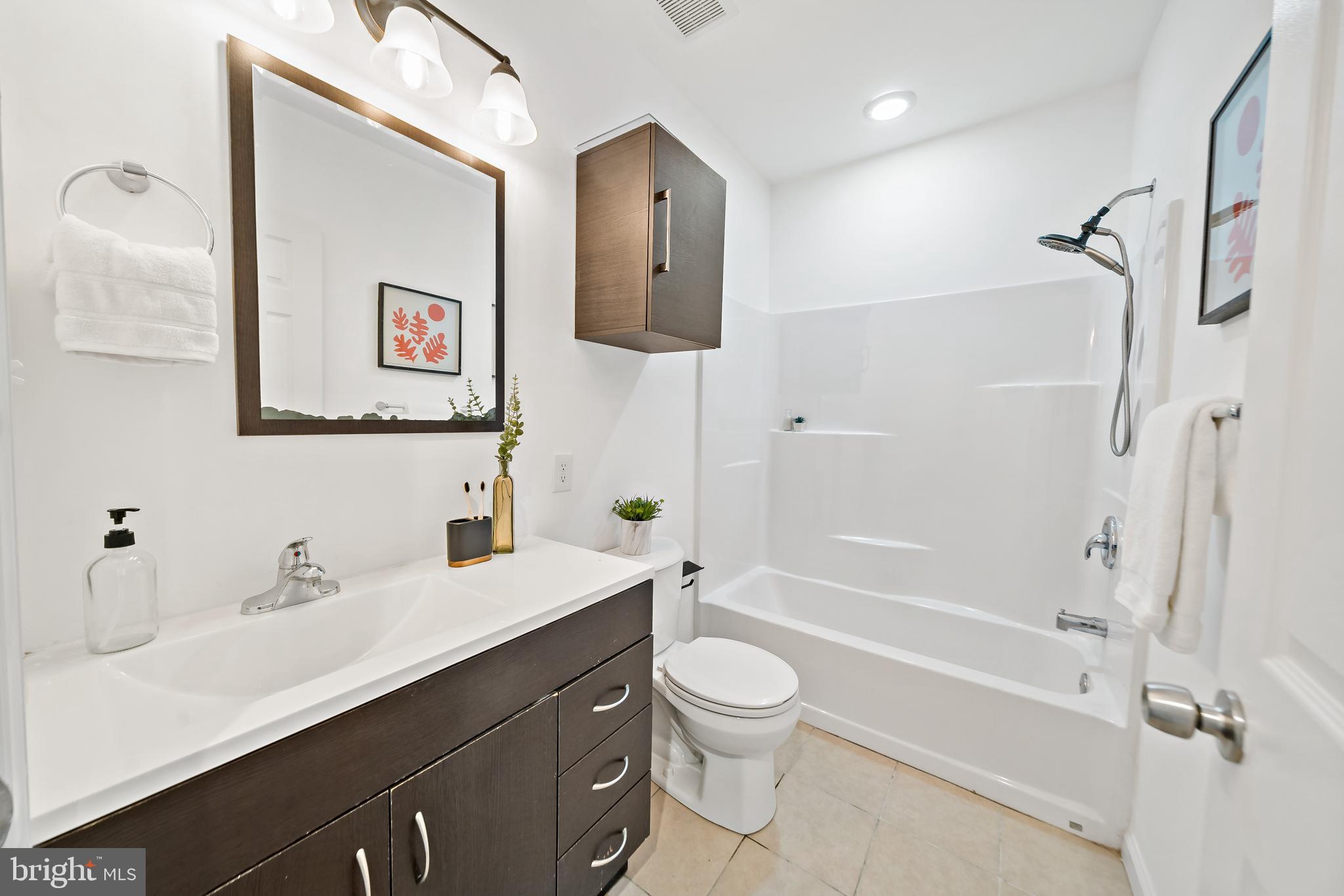 1814 North Front Street, Unit B Philadelphia, PA 19122 - Photo 10 of 19 Bathroom