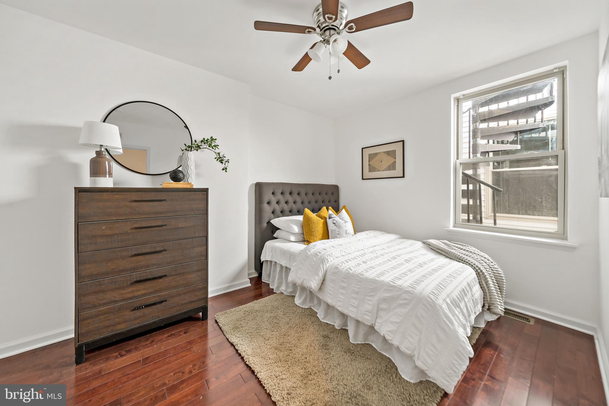 1814 North Front Street, Unit B Philadelphia, PA 19122 - Photo 14 of 19 Rear Bedroom, Near Roof Deck Access