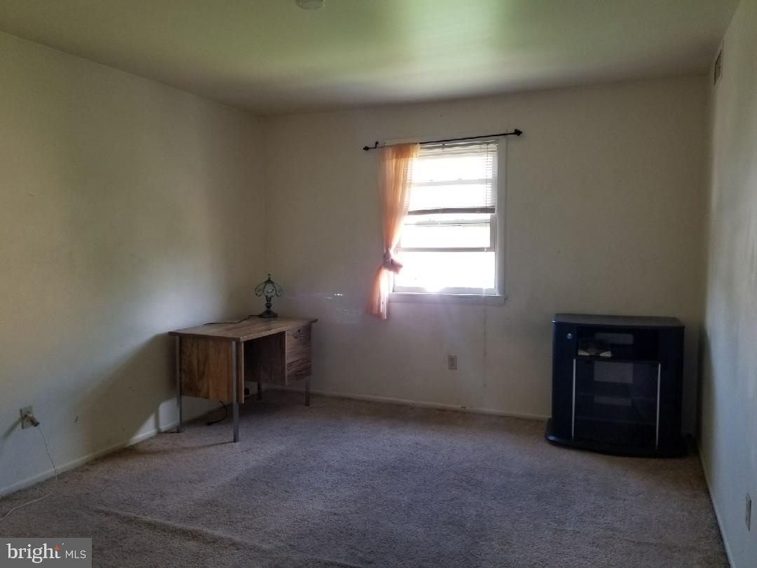 1104 Thomas Road Warrington, PA 18976 - Photo 22 of 27 2nd Floor Unit - Living Room