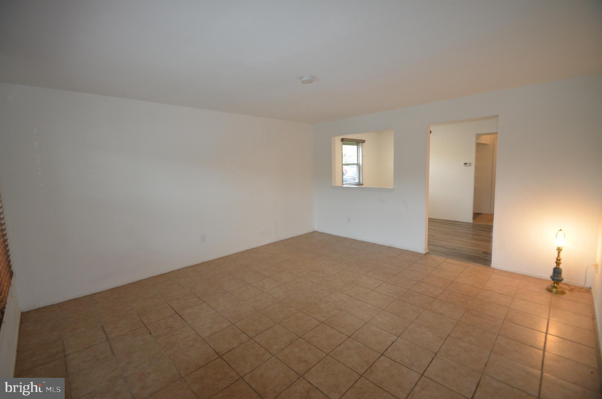 1104 Thomas Road Warrington, PA 18976 - Photo 7 of 27 1st Floor Unit - Living Room