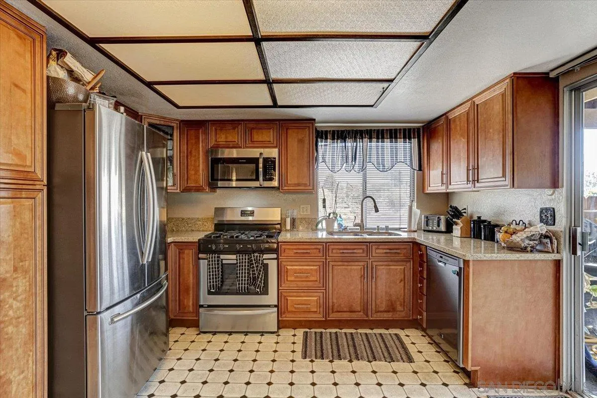 3025 Highlands Way Spring Valley, CA 91977 - Photo 9 of 17 Gallery Image 9