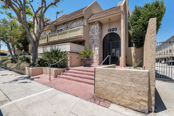 $535,000 | 1620 North San Fernando Boulevard, Unit 52, Burbank, CA 91504