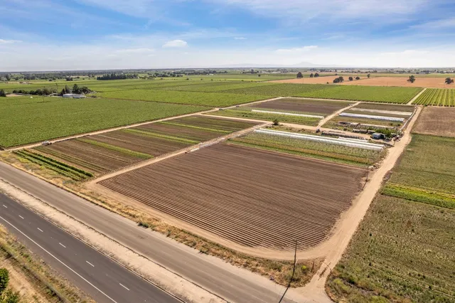 a view of a tennis court