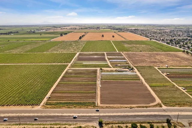 a view of an outdoor space