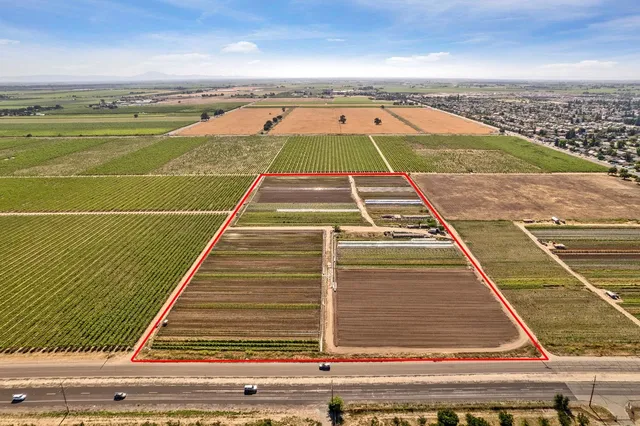 a view of an outdoor space