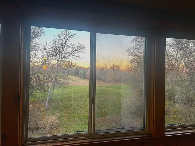 $1,800 | 280 County Road B, Fontana, WI 53125