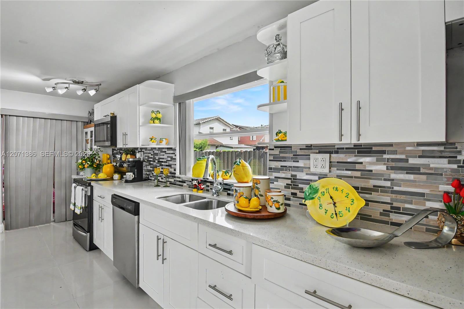 3538 Southwest 87th Court Miami, FL 33165 - Photo 15 of 85 Gallery Image 15
