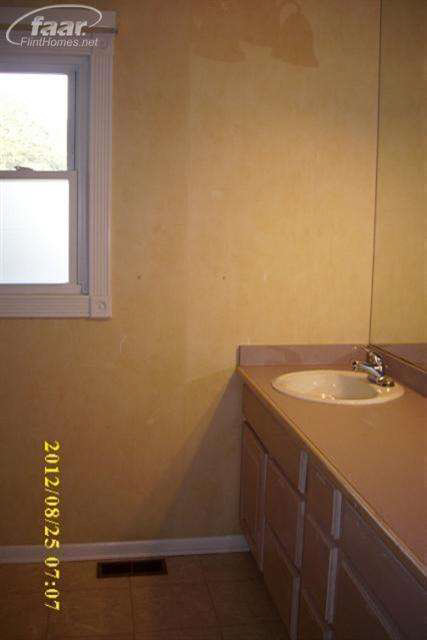 6129 Kings Scepter Road Grand Blanc, MI 48439 - Photo 7 of 10 20238171-6.JPG